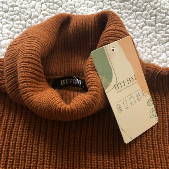 Elegant Rust Turtleneck Sweater - Picture 2 of 4